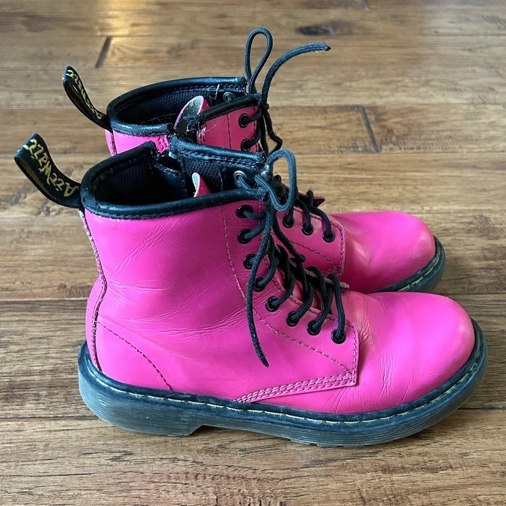 Dr. Martens Delaney Hot Pink Patent Leather 8-Eye Lace Up Combat Boots Size 2